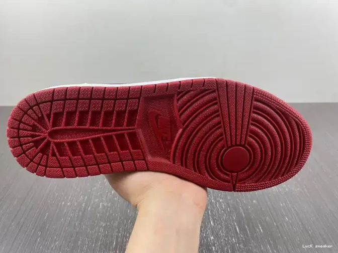 Reps LUCY Red Varsity Low 705329-101 Retro White Jordan 1 0408